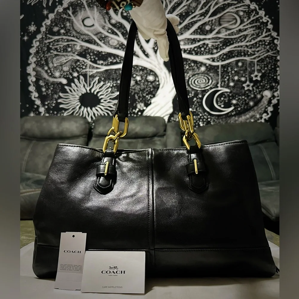 Vintage style Y2K Coach Black soft Leather Shoulder Bag with Gold Accents - Picture 10 of 17